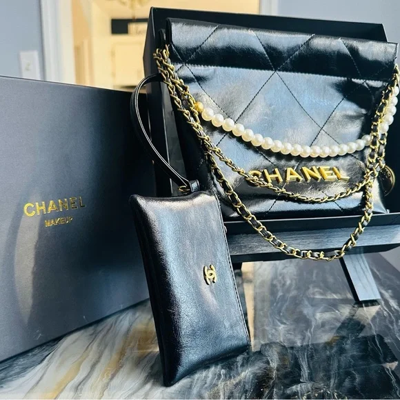 GWP Makeup bag - Picture 3 of 9